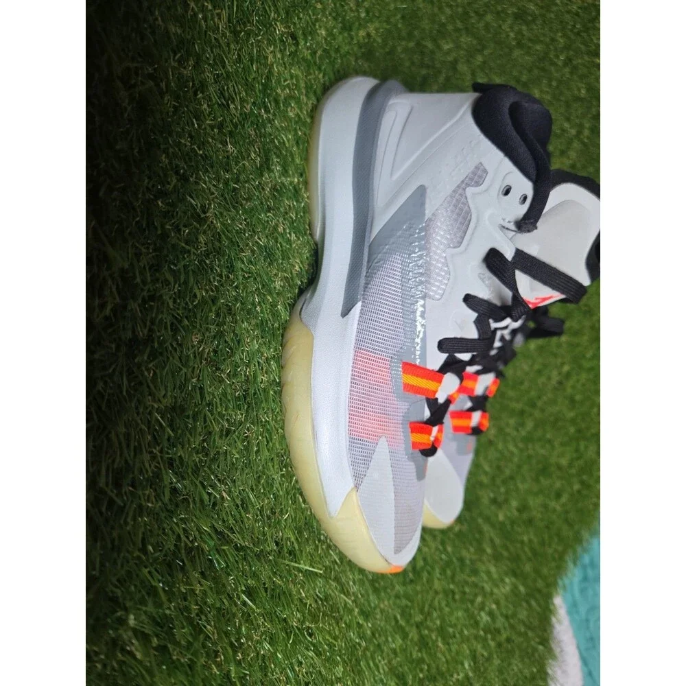 Jordan basketball shoes in size Y 5.5  orange and gray